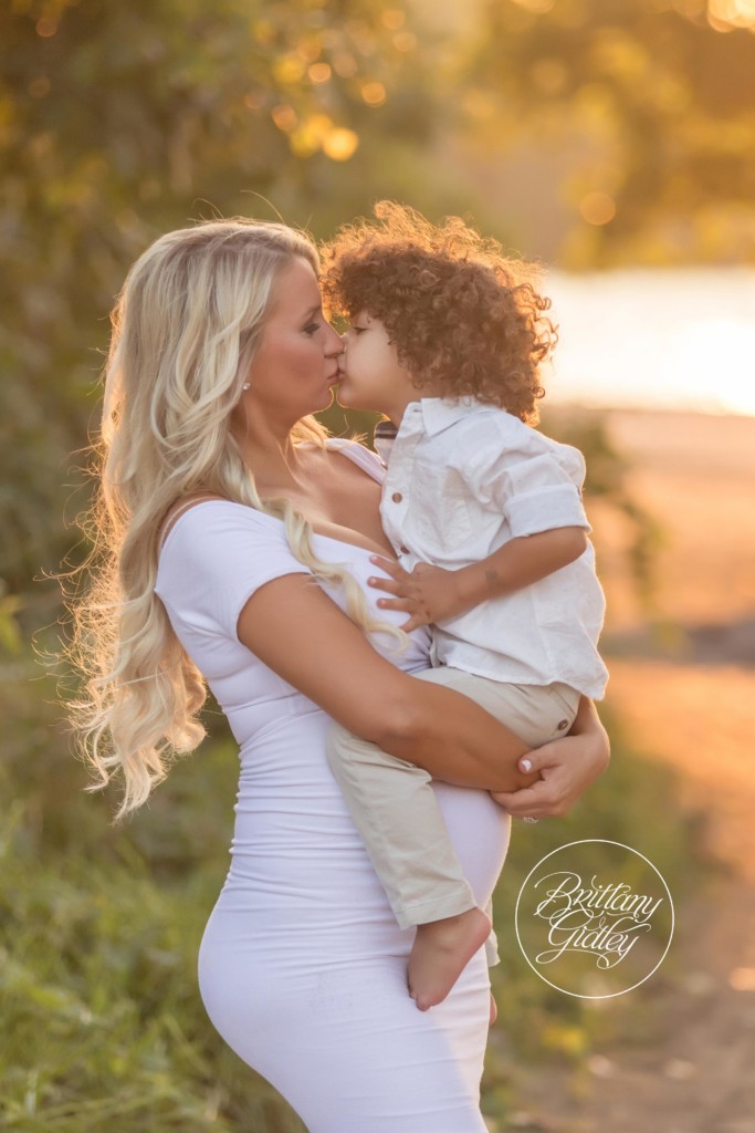 Celebrity Maternity Photographer | Edgewater Beach