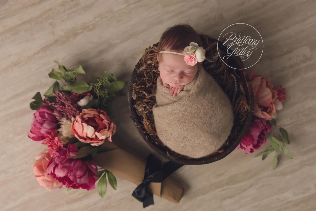 Cleveland Newborn Photographer | Floral Newborn Pictures