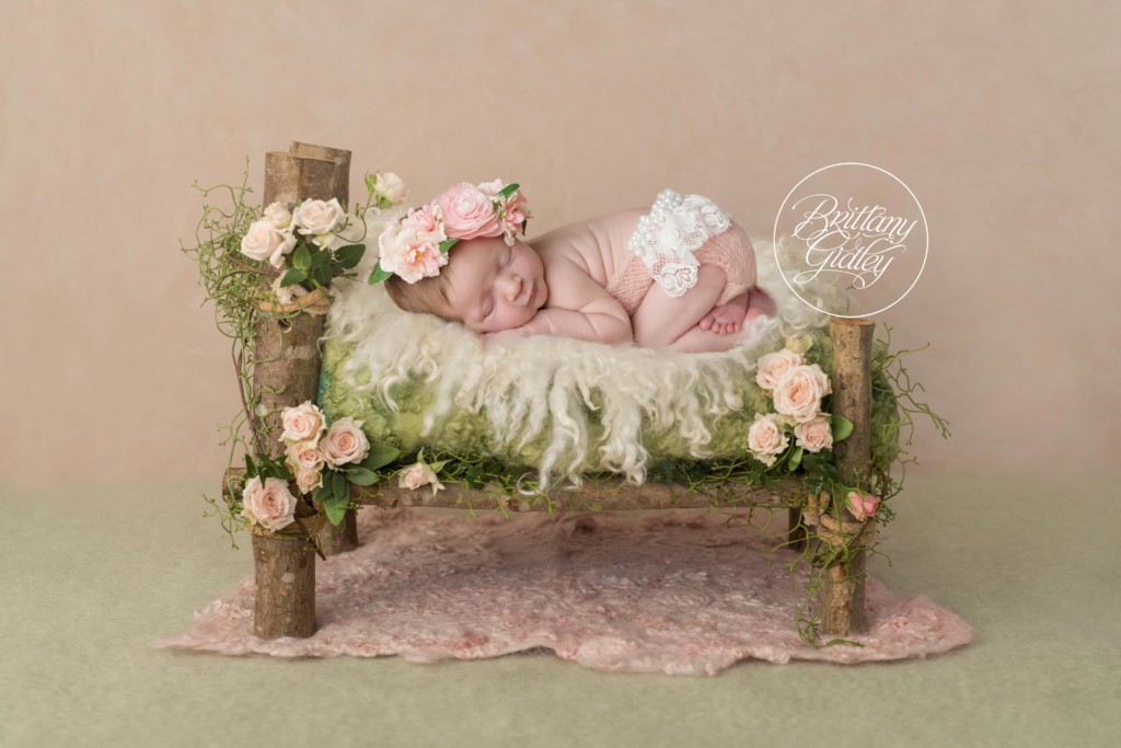 Cleveland Newborn Photographer | Floral Newborn Pictures