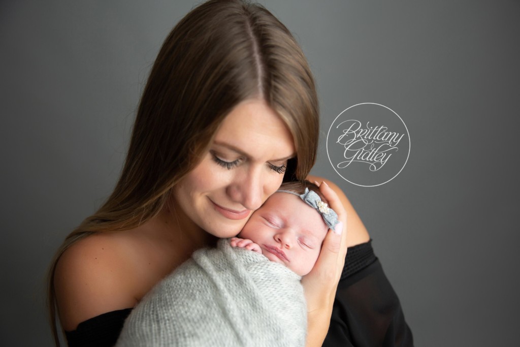 Mother and Daughter Newborn Pictures