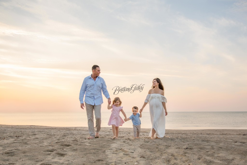 Family Maternity Photo Shoot | Waiting on Baby K | Edgewater Beach