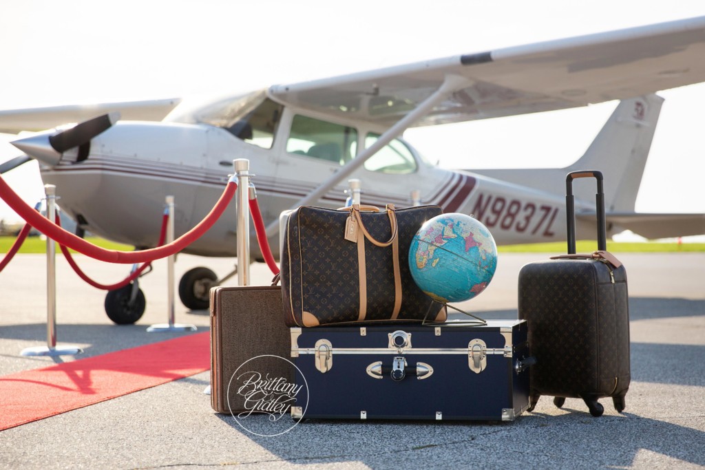 Airplane Themed Family Photos | Baby Airplane Photo Shoot