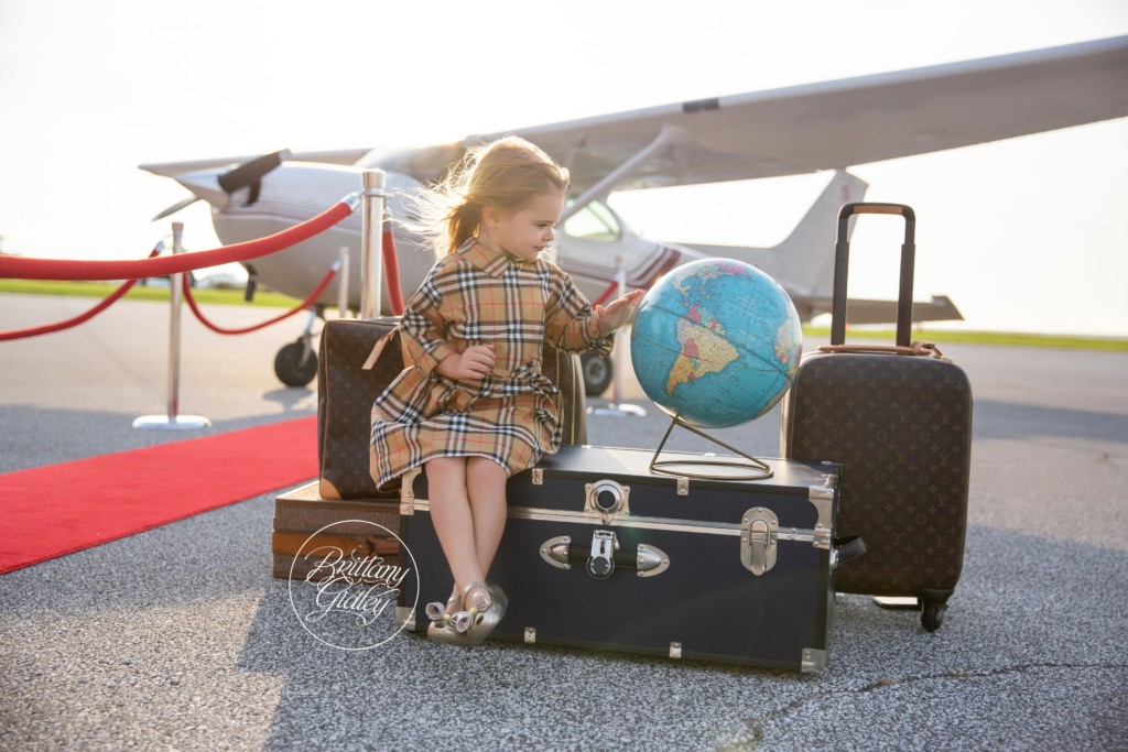 Airplane Themed Family Photos | Airplane Photo Shoot with Kids