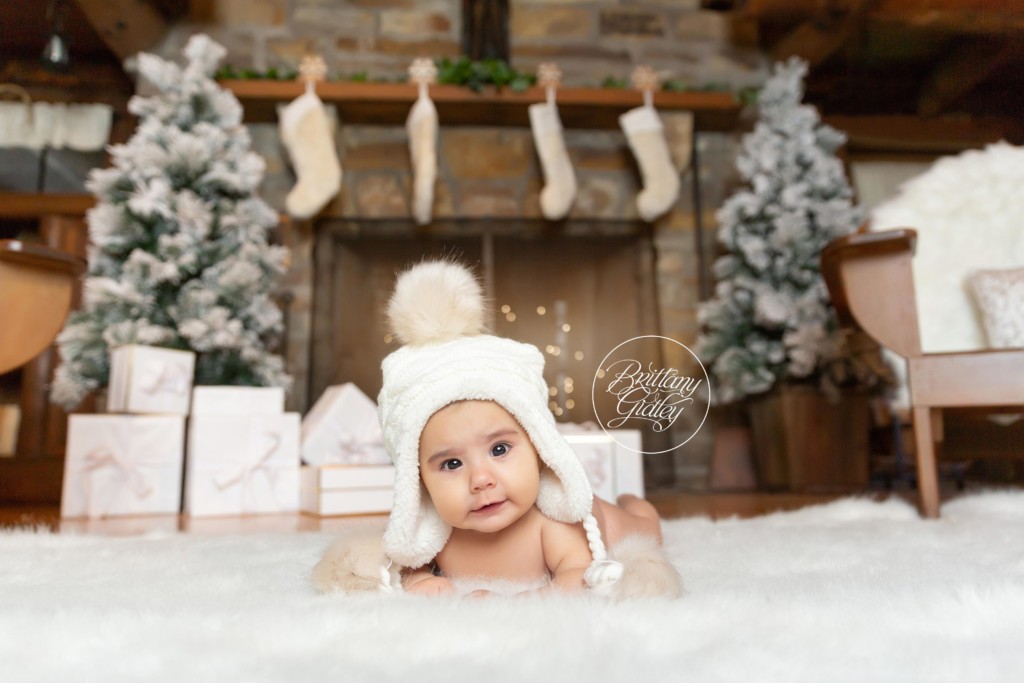 Fireplace Mini Sessions | Christmas Pictures | Après Ski Dream Mini Sessions | Brittany Gidley Photography LLC