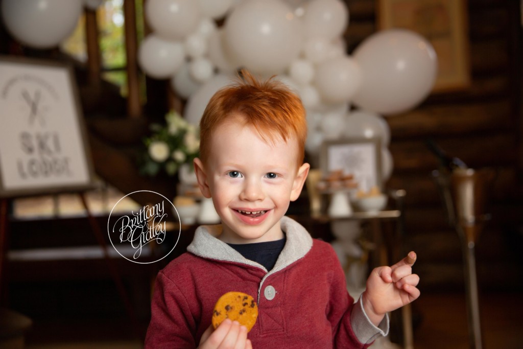 Ski Lodge Mini Sessions | Brittany Gidley Photography LLC | Christmas Pictures