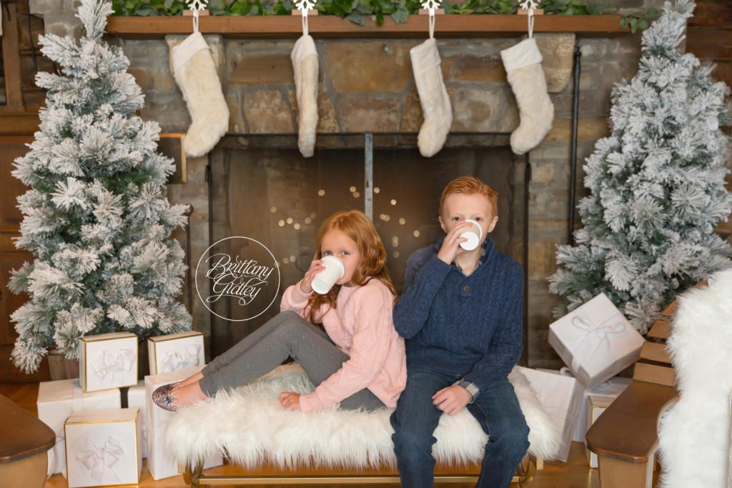 Ski Lodge Mini Sessions | Après Ski Photo Shoot | Brittany Gidley Photography LLC | Christmas Pictures