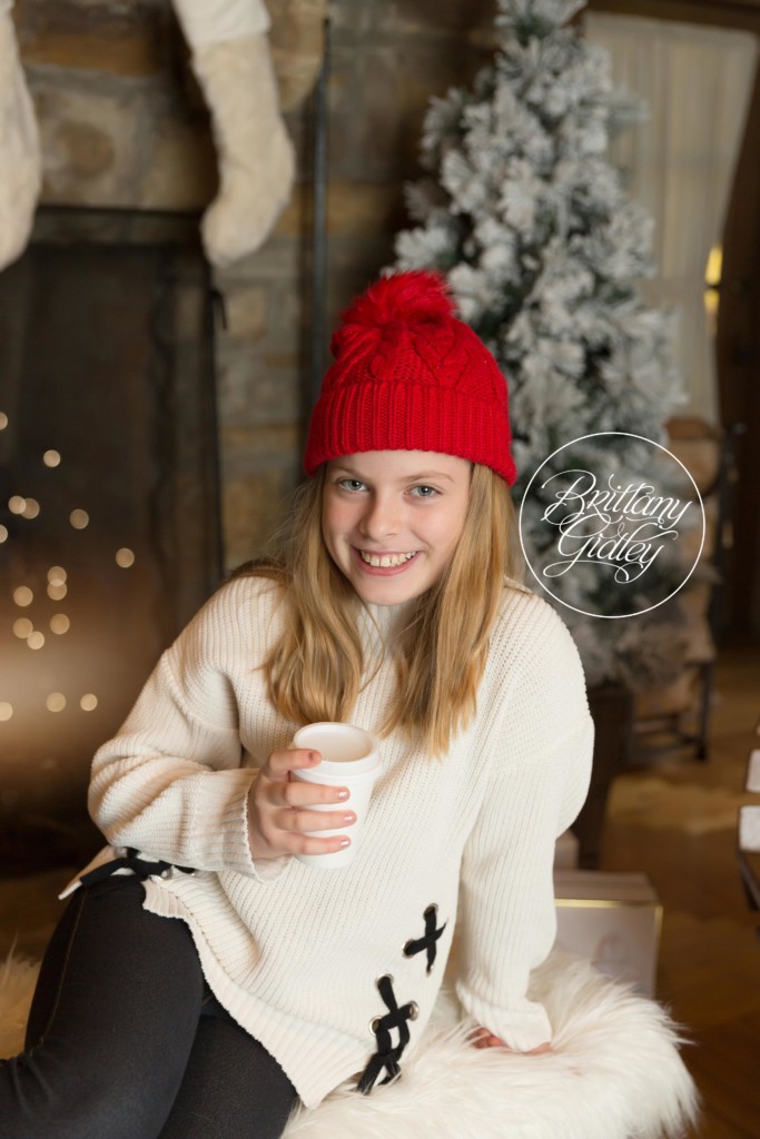 Fireplace Mini Sessions | Christmas Pictures | Après Ski Dream Mini Sessions | Brittany Gidley Photography LLC