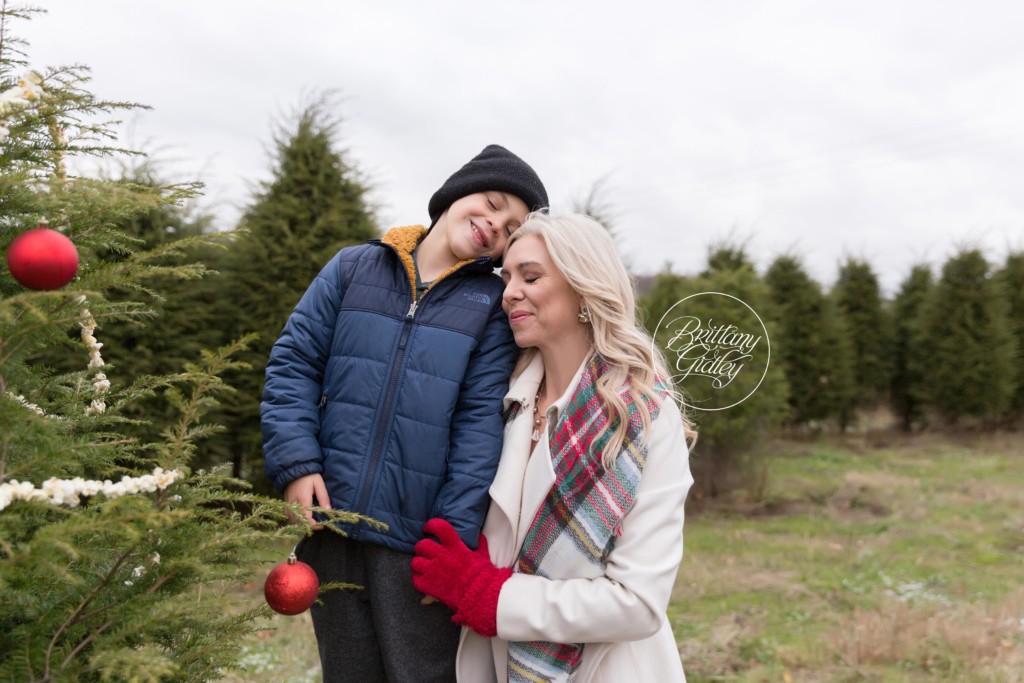 Tree Farm Photo Shoot | Decorating The Christmas Tree Photo Shoot Ideas
