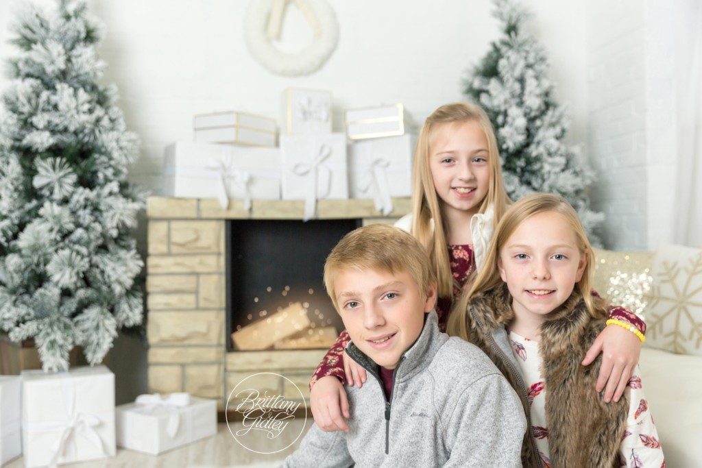 Holiday Mini Sessions | Studio Christmas Minis