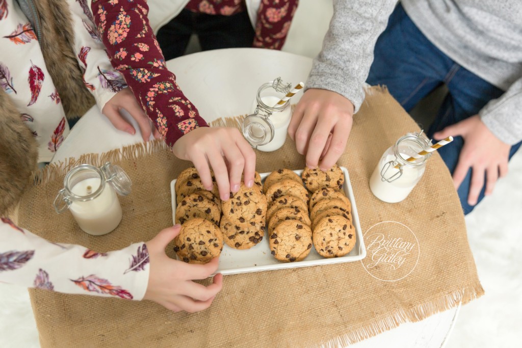 Holiday Mini Sessions | Studio Christmas Minis