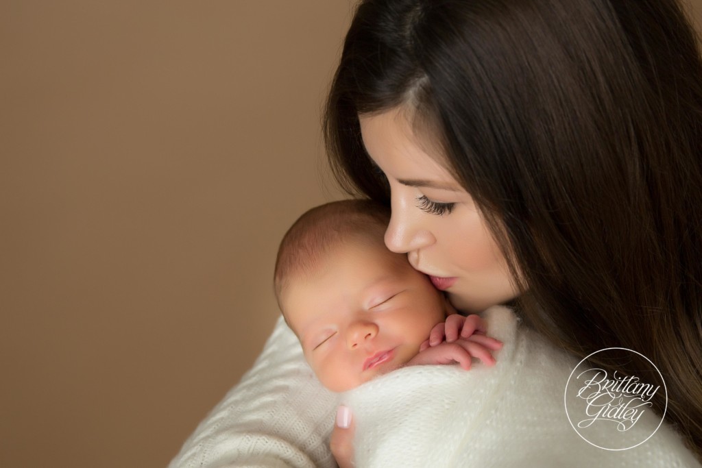 Holiday Newborn Images | Cleveland Newborn Photographer