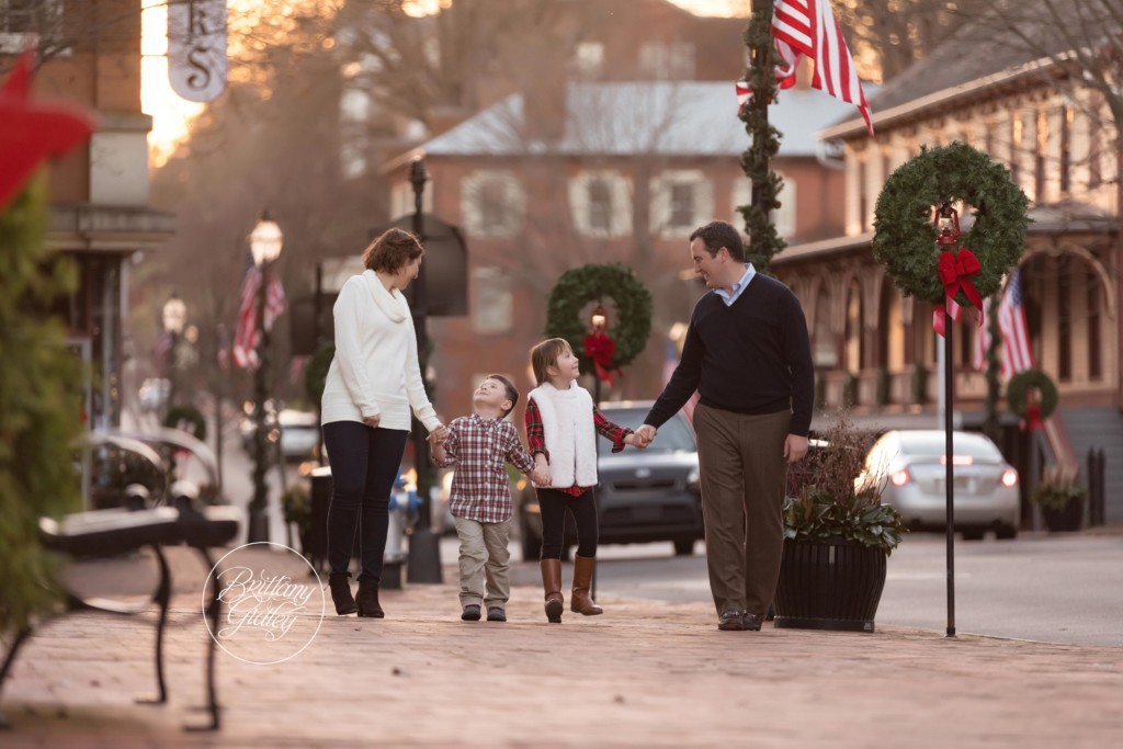 Sending Letters To Santa Photo Shoot | Letters To Santa Inspiration