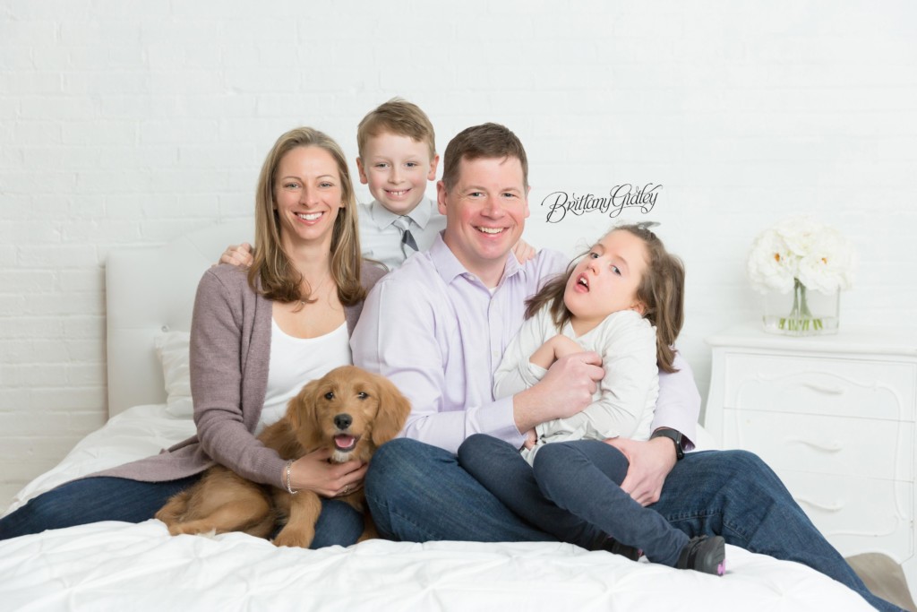 Family Photo Shoot | Family With Puppy
