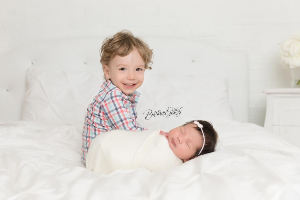 Cleveland Photographer | Baby Photography With Siblings