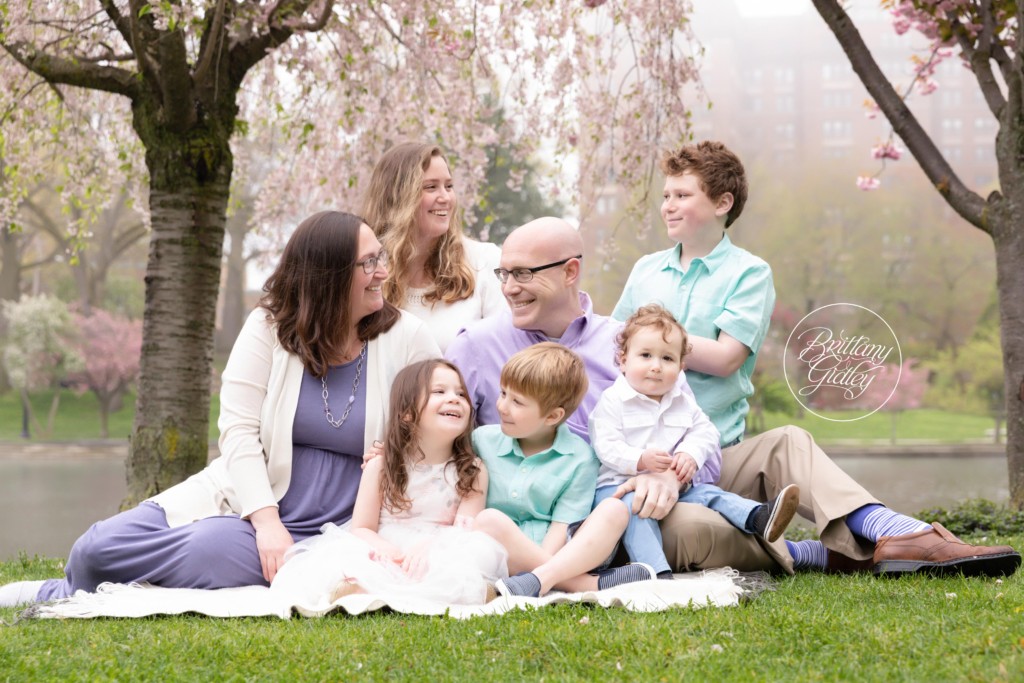 Family Portraits of a Family of 7 | Posing Ideas