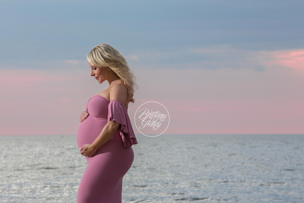Maternity Photoshoot | Edgewater Beach