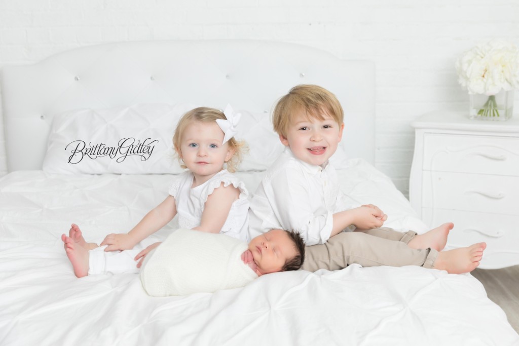 Sibling and Baby Photos in Cleveland Ohio