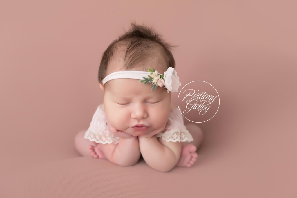 Cleveland Newborn Photographers | Newborn Photography in Cleveland Ohio