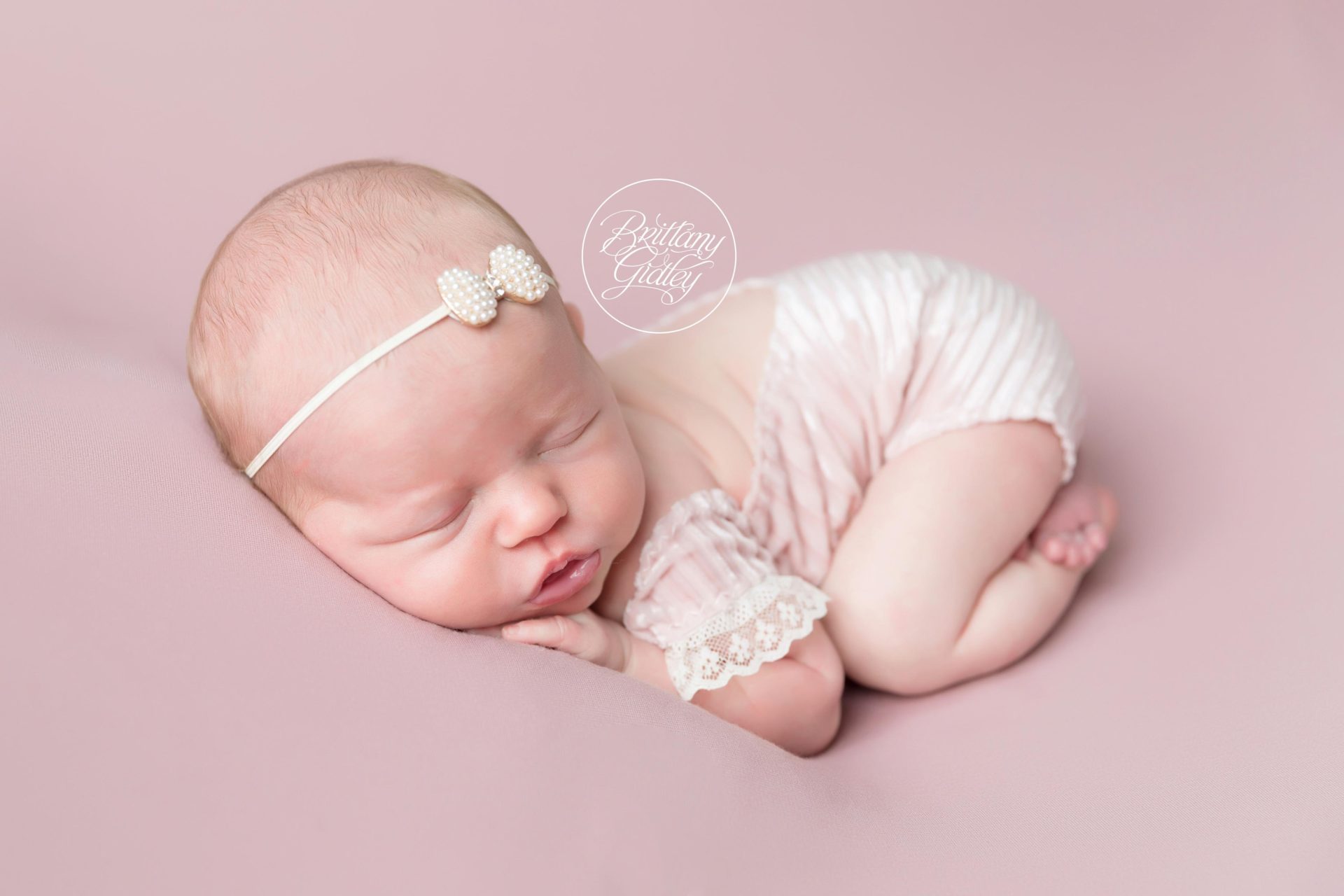 Newborn Photographer | Tushy Up Pose