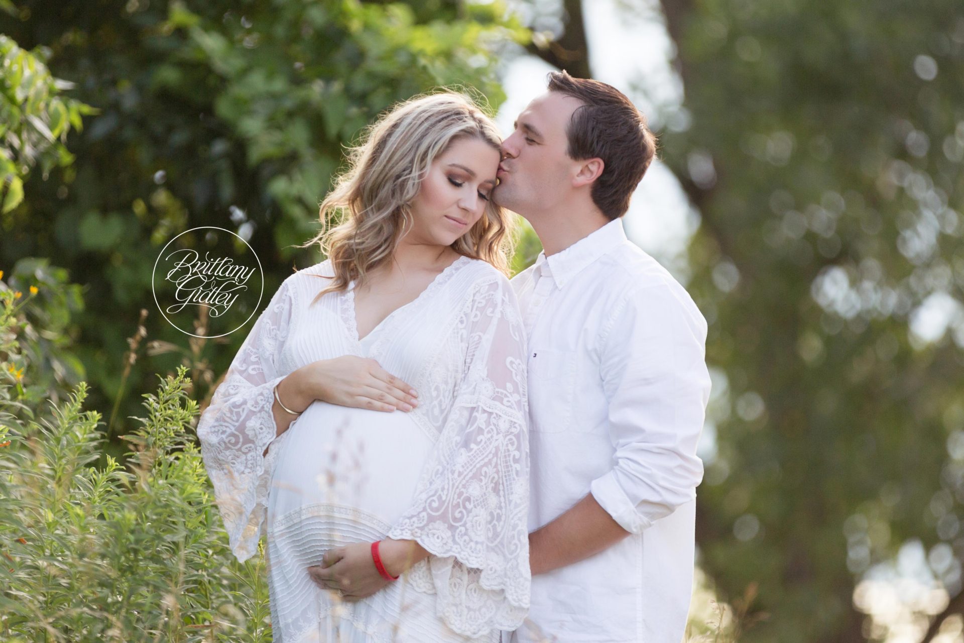Pregnancy Photography at Edgewater Beach in Cleveland Ohio by Brittany Gidley Photography