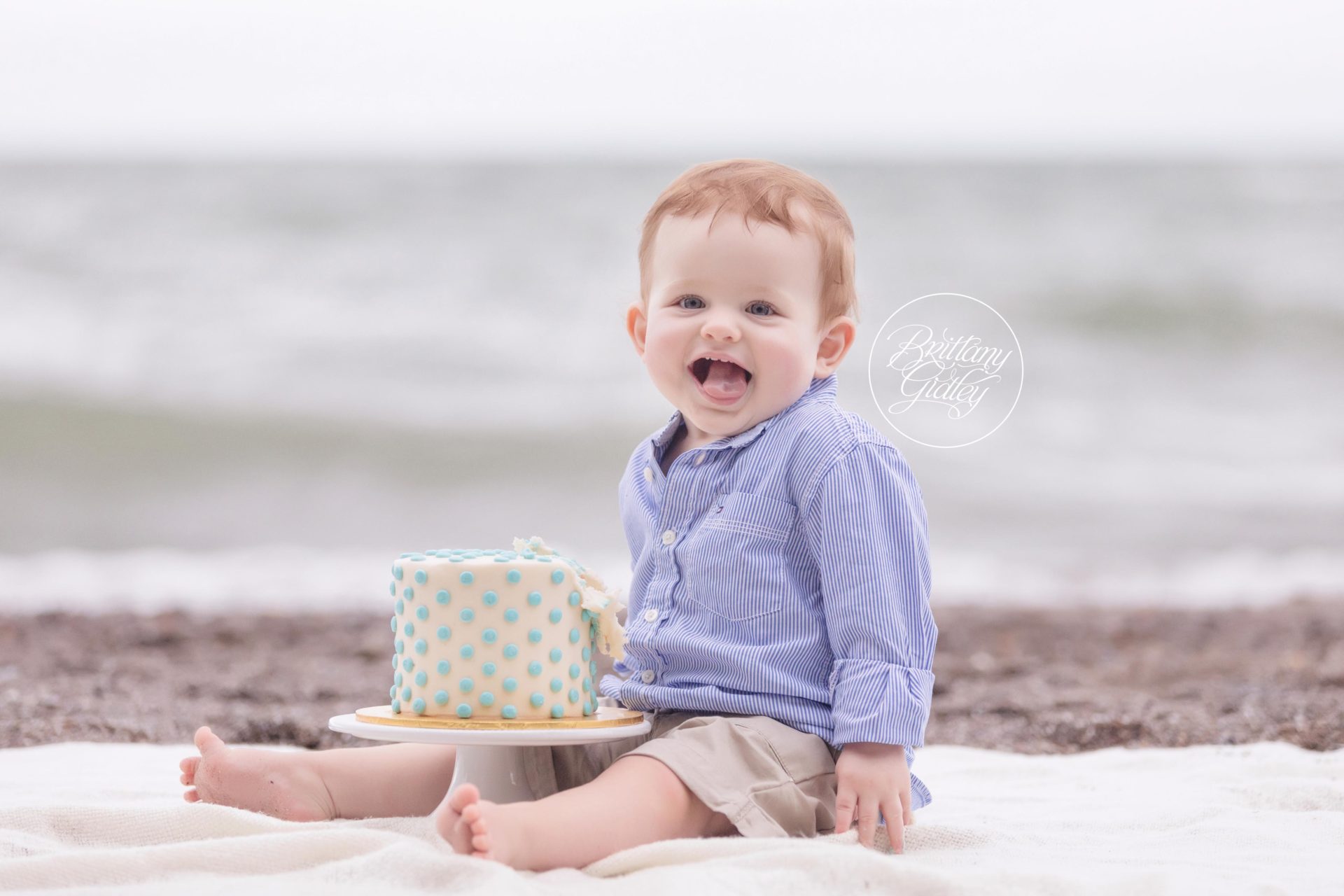 Cake Smash Photography at Huntington Beach in Bay Village Ohio
