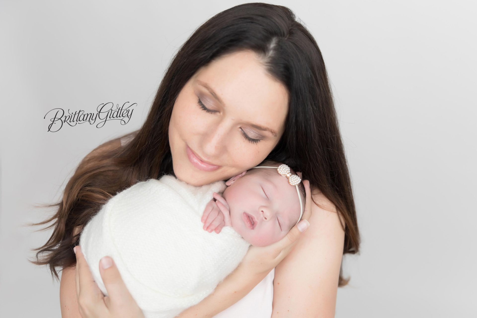 Newborn Studio Photography for Babies and Newborns | Cleveland Ohio and Los Angeles California Newborn Photography