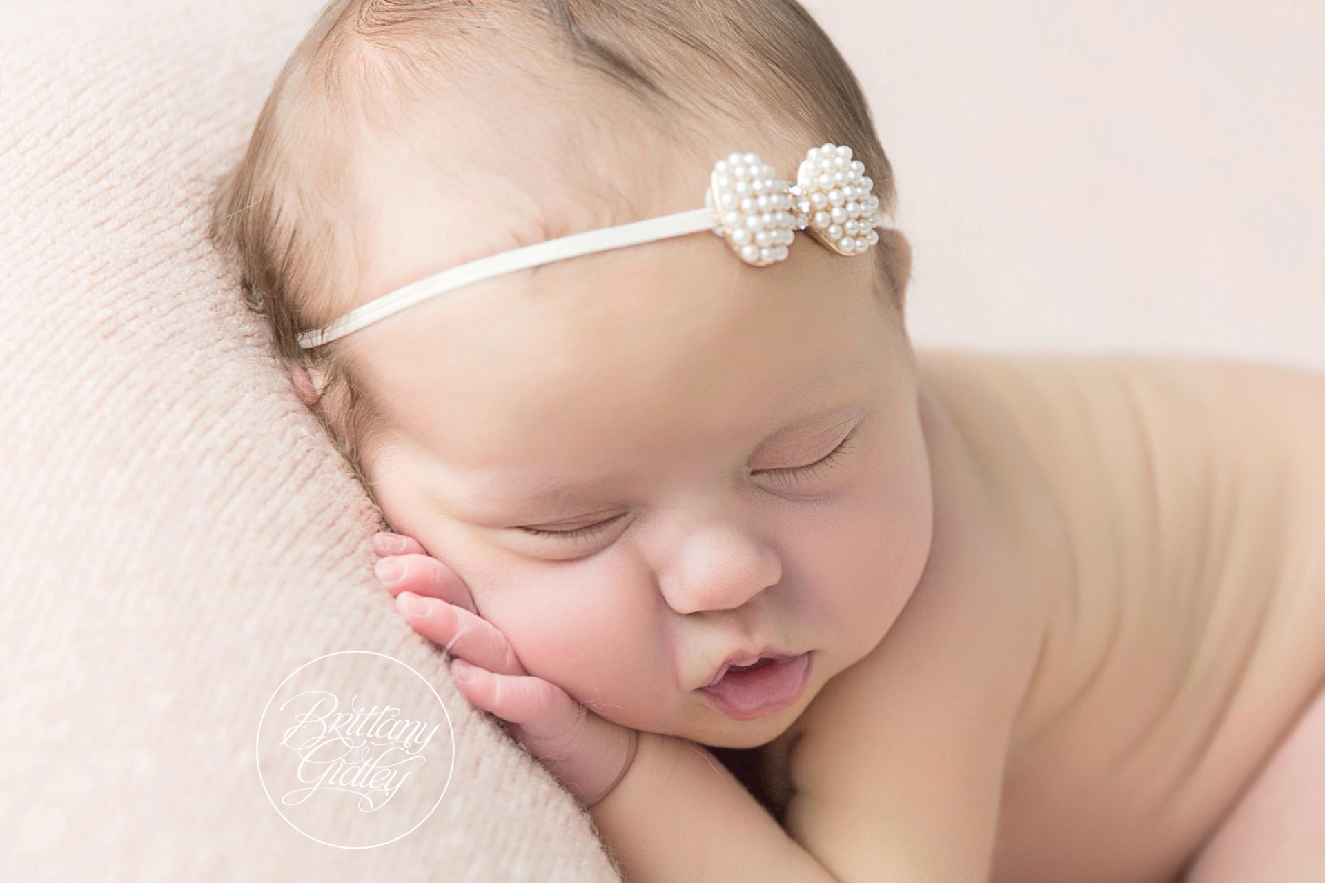 Newborn Photographer Cleveland Ohio | Introducing Alejandra