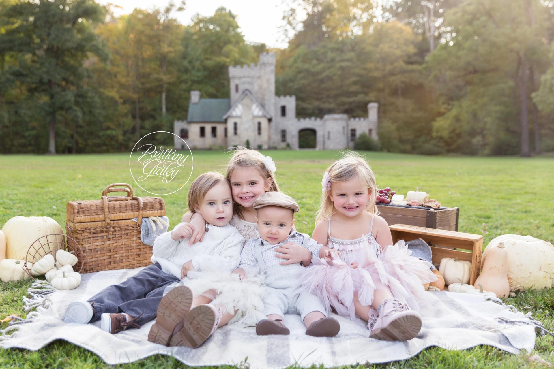 Fall Themed Picnic Family Photo Shoot