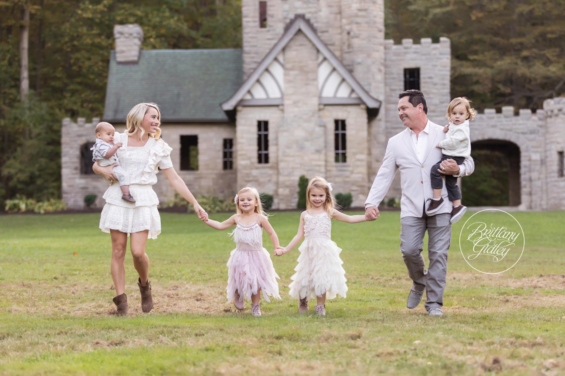 Fall Themed Family Photos | Brittany Gidley Photography