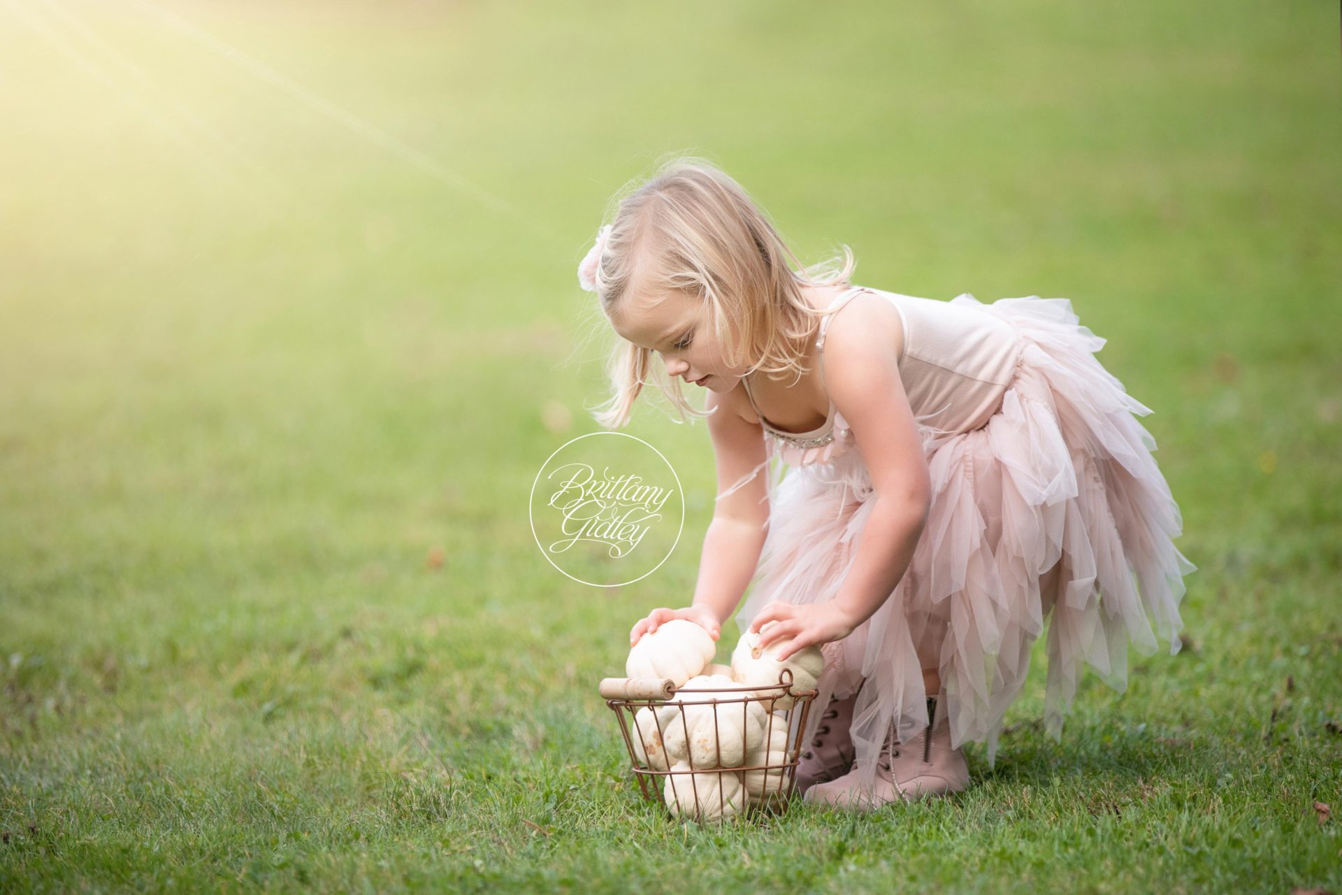 Fall Themed Family Photos | Brittany Gidley Photography
