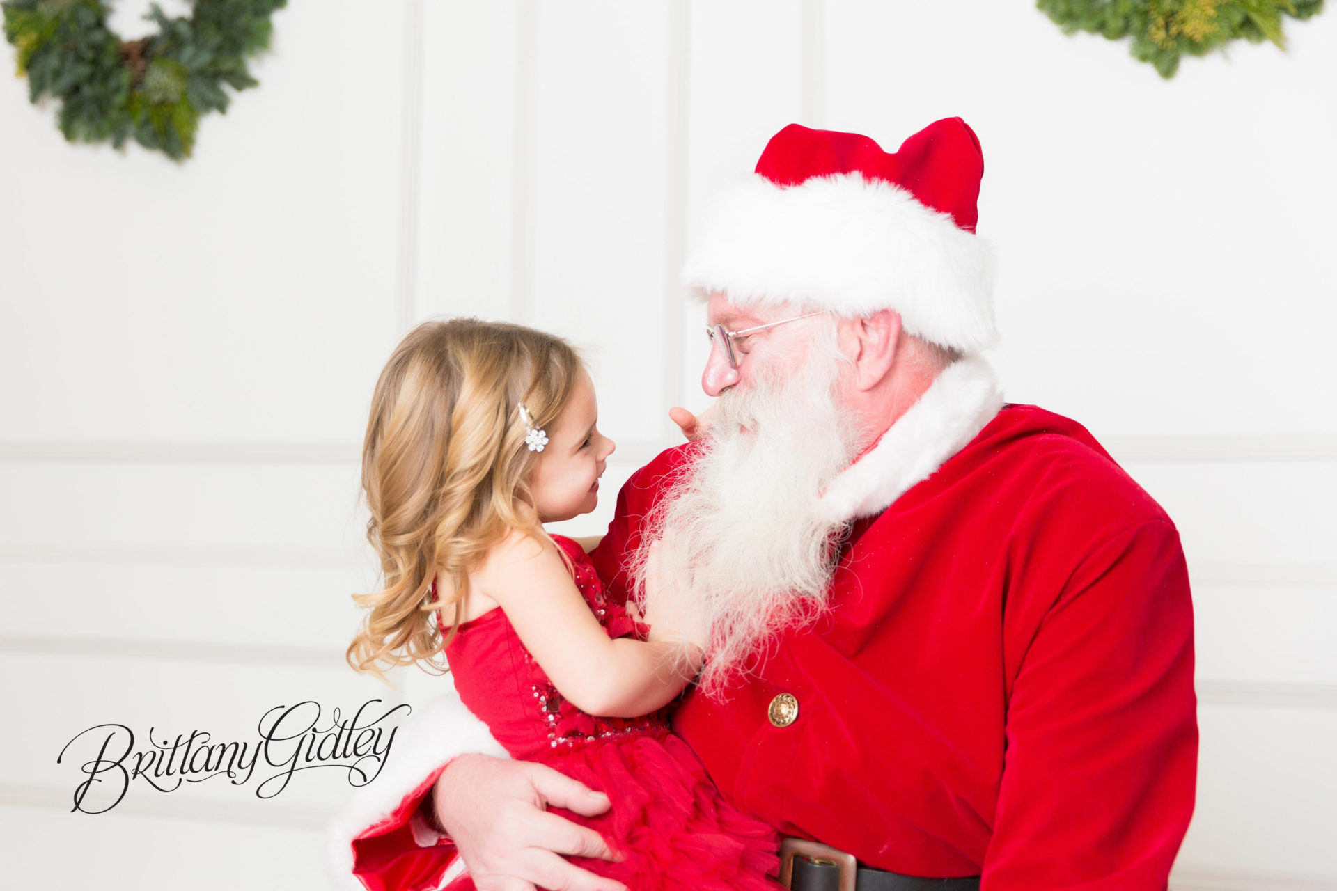 Santa Photo Shoot With Kids and Family