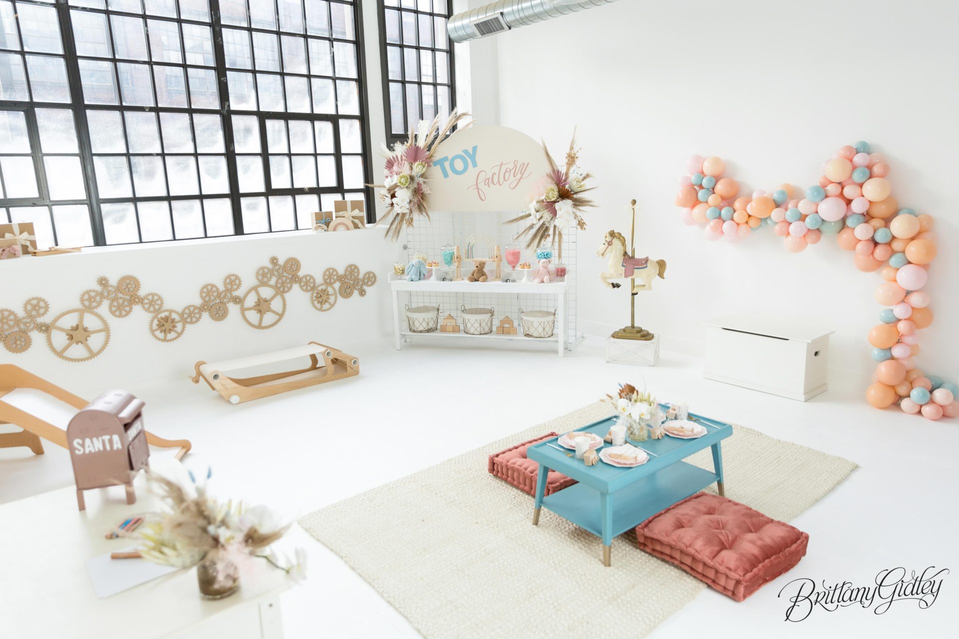 Toy Factory Holiday Dream Sessions | Holiday Mini Session Inspiration | Los Angeles & Cleveland Ohio Photographer