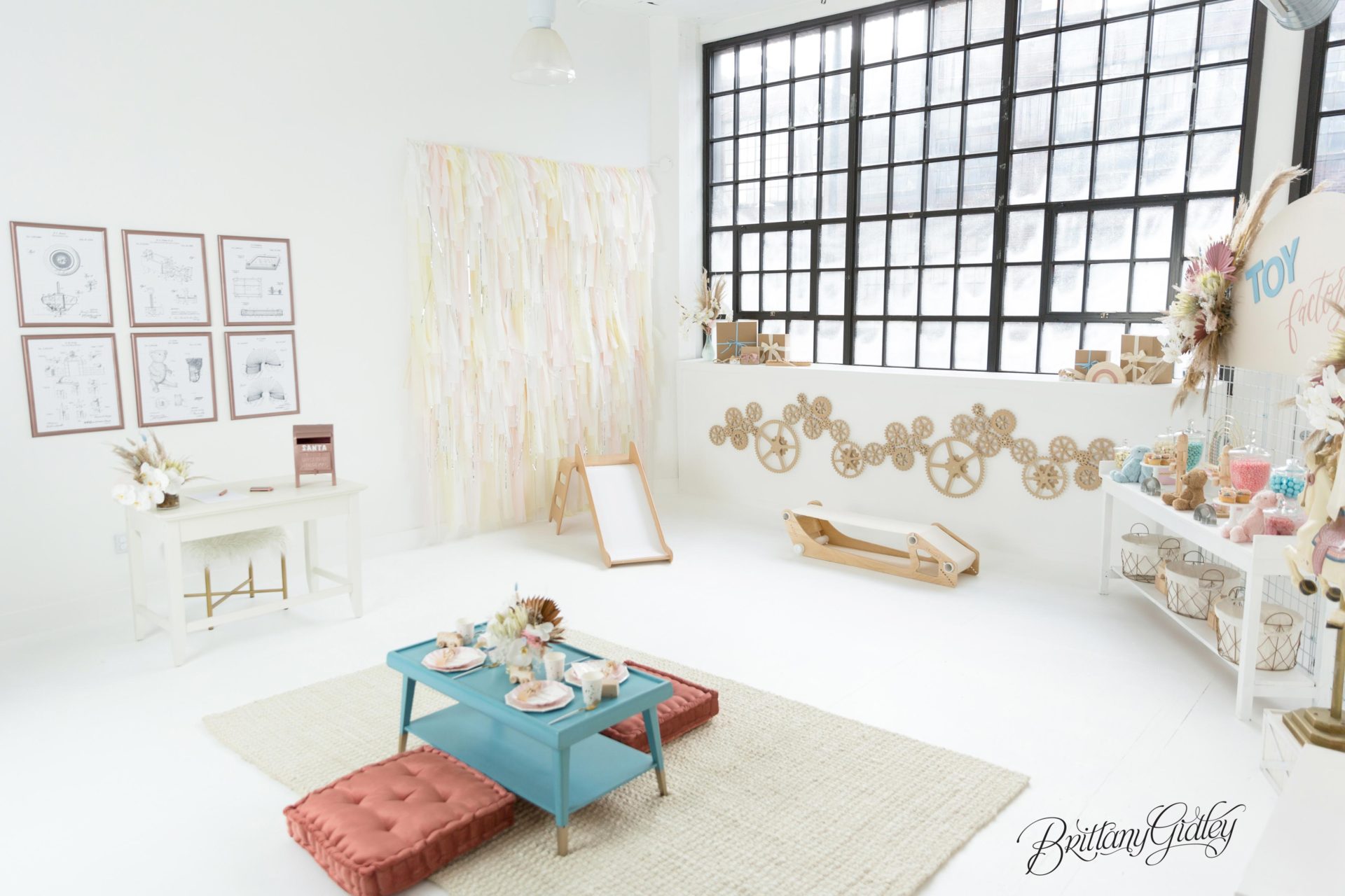 Toy Factory Holiday Dream Sessions | Holiday Mini Session Inspiration | Los Angeles & Cleveland Ohio Photographer