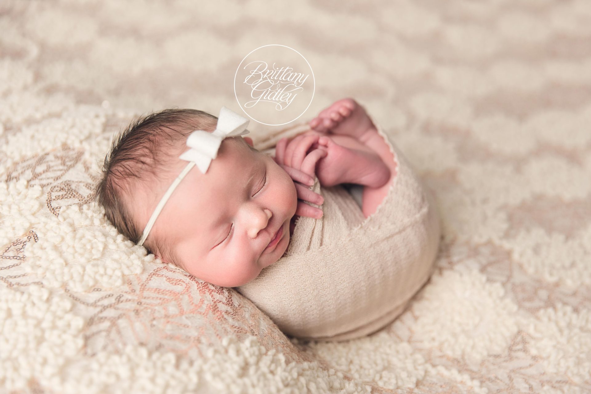 Ohio Newborn Photographer | Introducing Cece