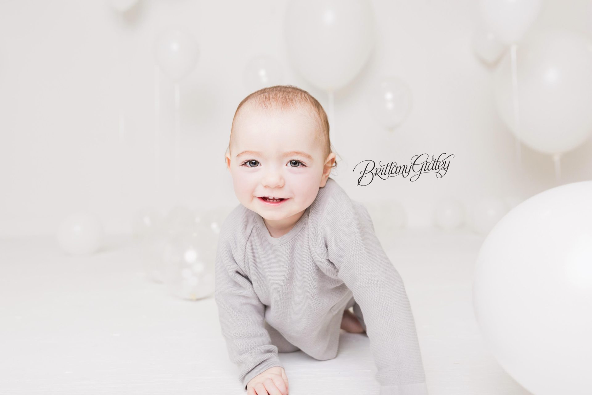 Bubbles and Balloons Dream Session | Baby Balloon Photo Shoot