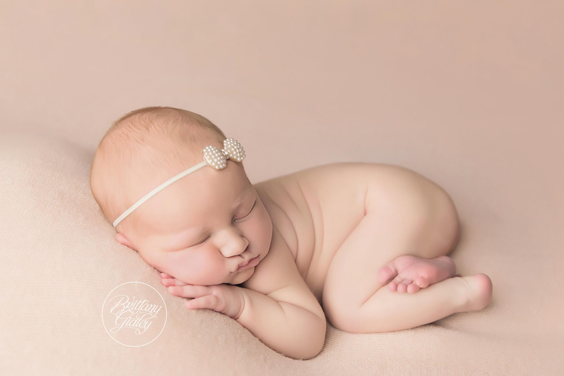 Newborn Baby Photo Shoot | Newborn Portrait Studio in Cleveland Ohio | Family of 5 With Newborn