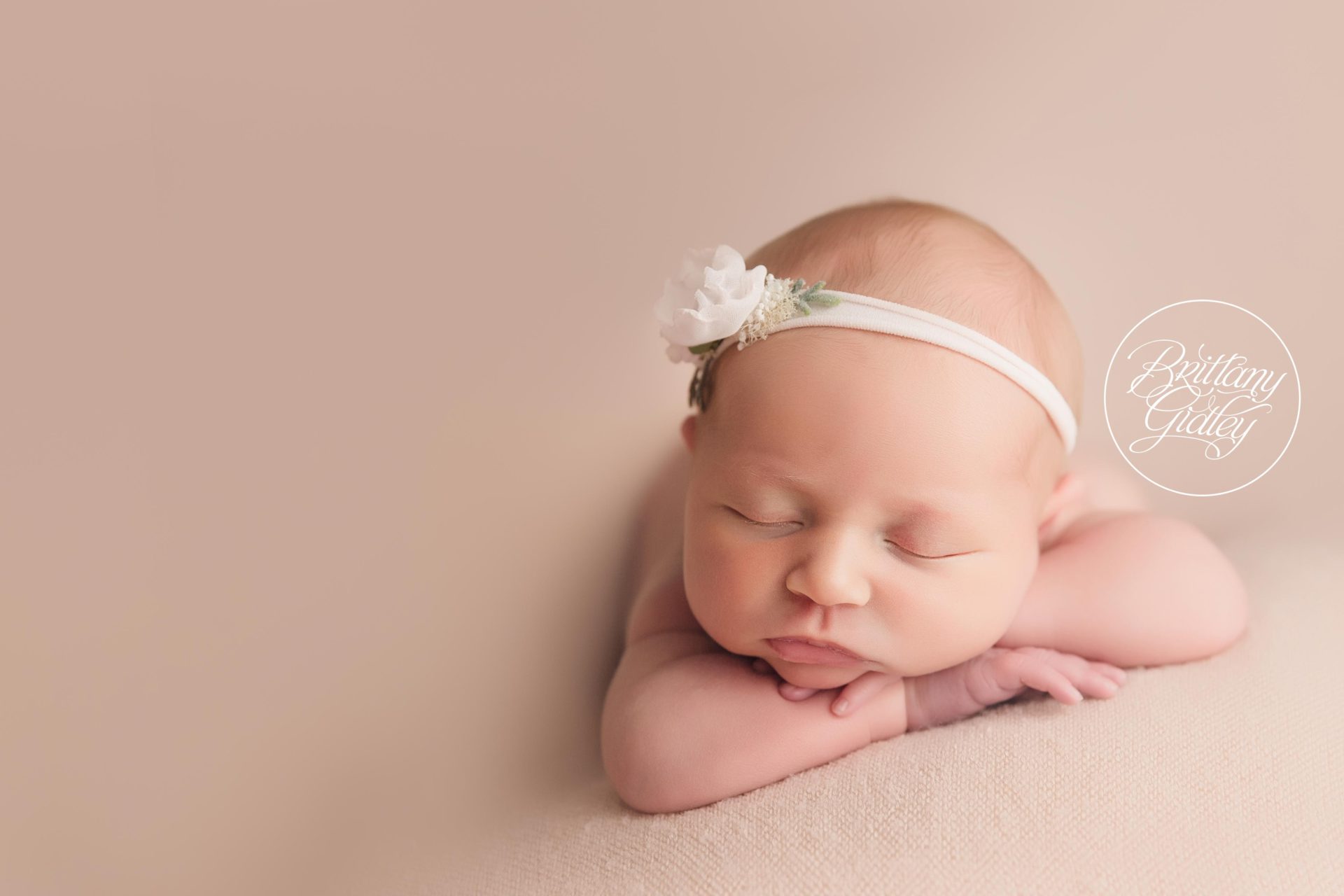Baby Pictures in Cleveland Ohio | Traveling Baby Photographer