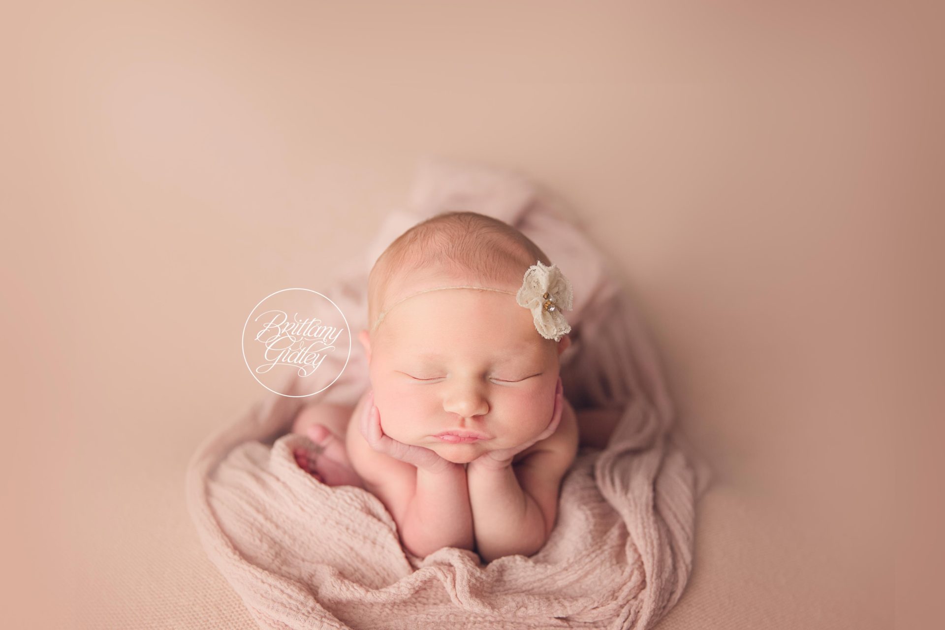 Newborn Baby Photo Shoot | Newborn Portrait Studio in Cleveland Ohio | Family of 5 With Newborn