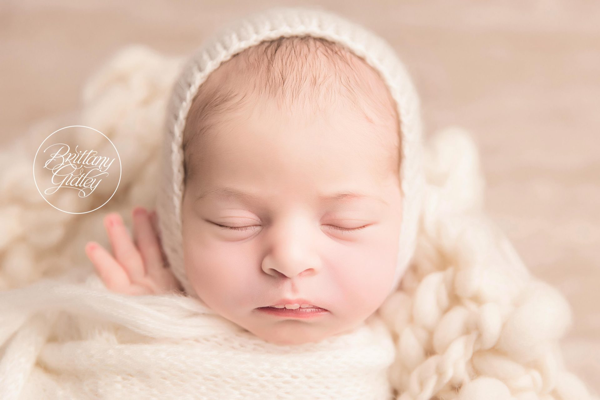 Newborn Photography in Cleveland Ohio | Photography Posing for Newborn Babies