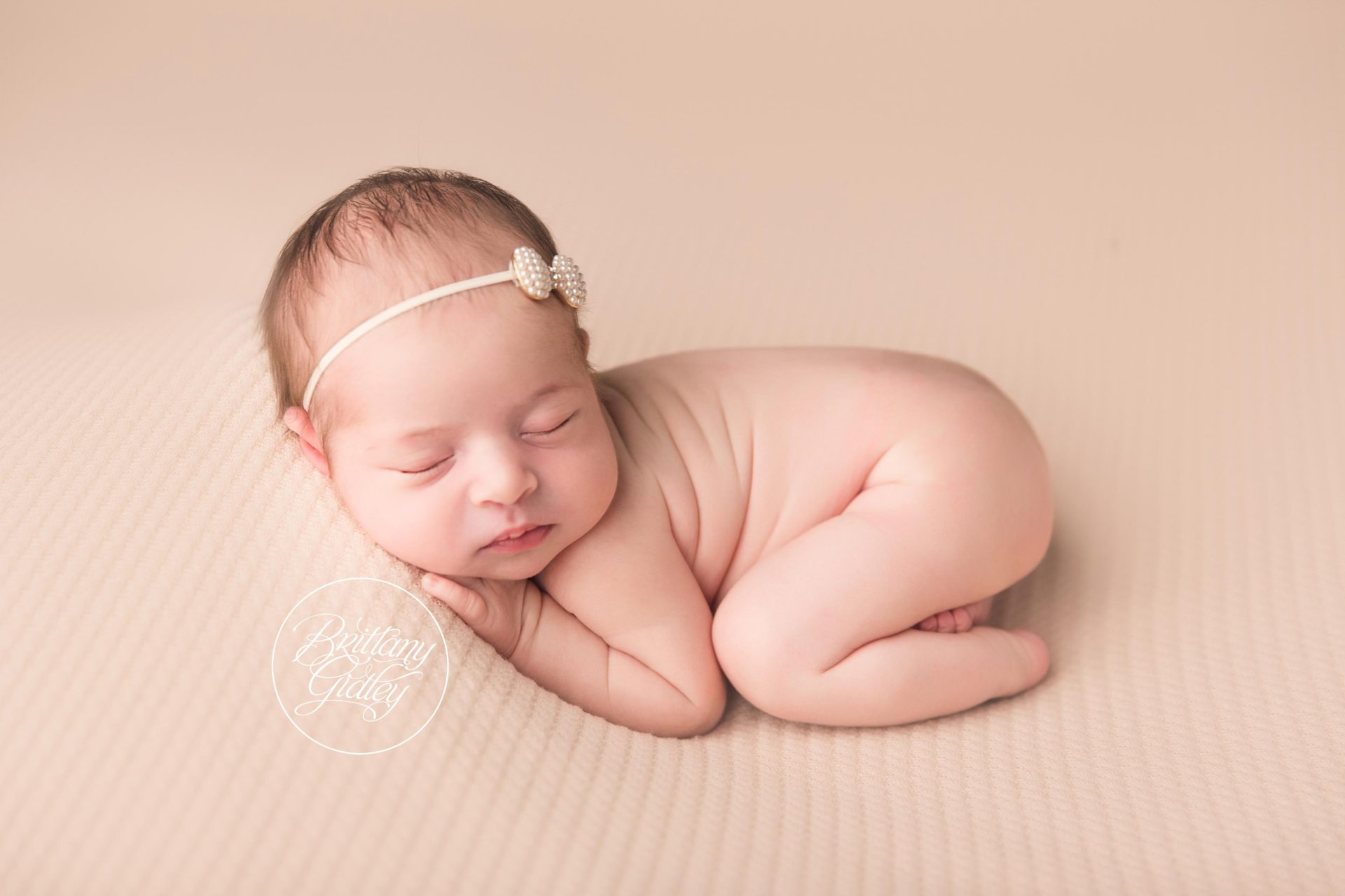 Newborn Photography in Cleveland Ohio | Photography Posing for Newborn Babies