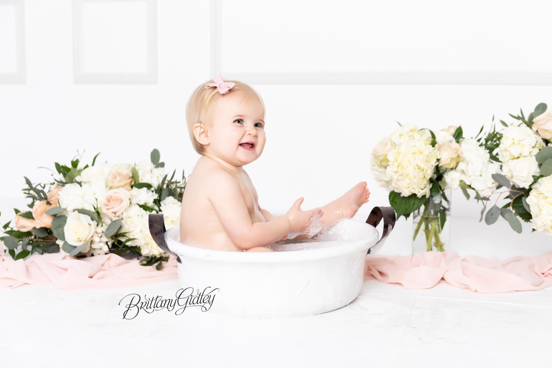 Bubble Bath Floral Cake Smash Dream Session | Quinn 12 Months