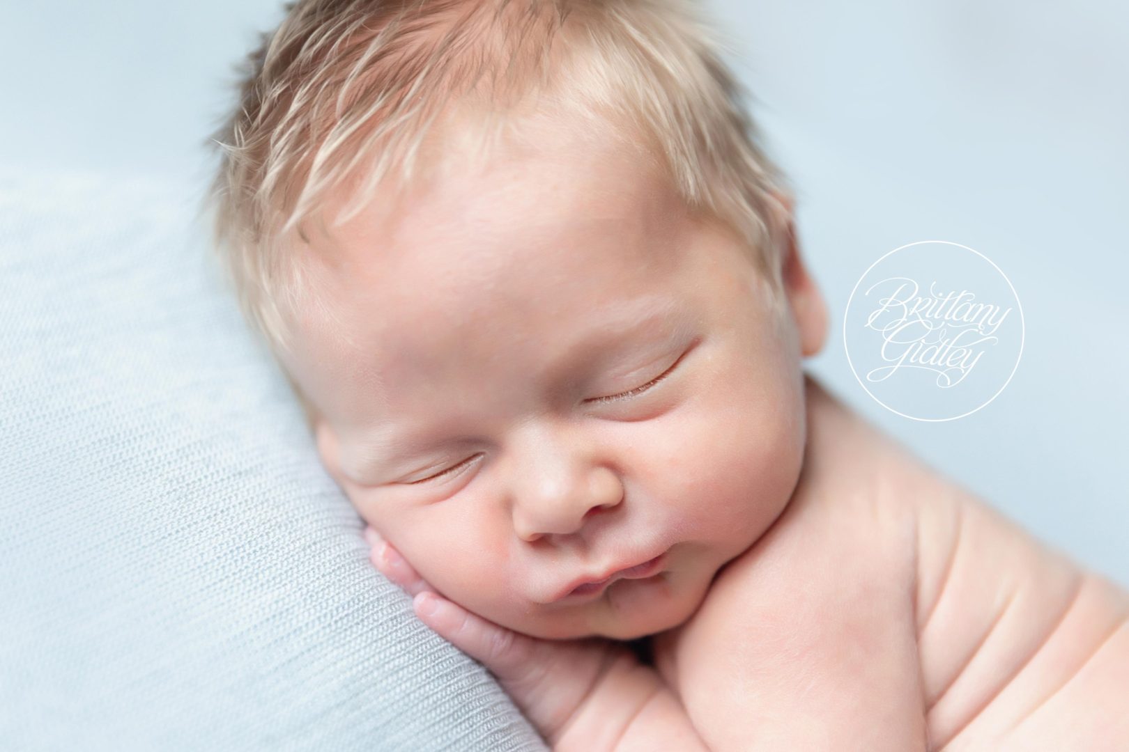 Newborn Photographer That Comes To The Home in Cleveland Ohio