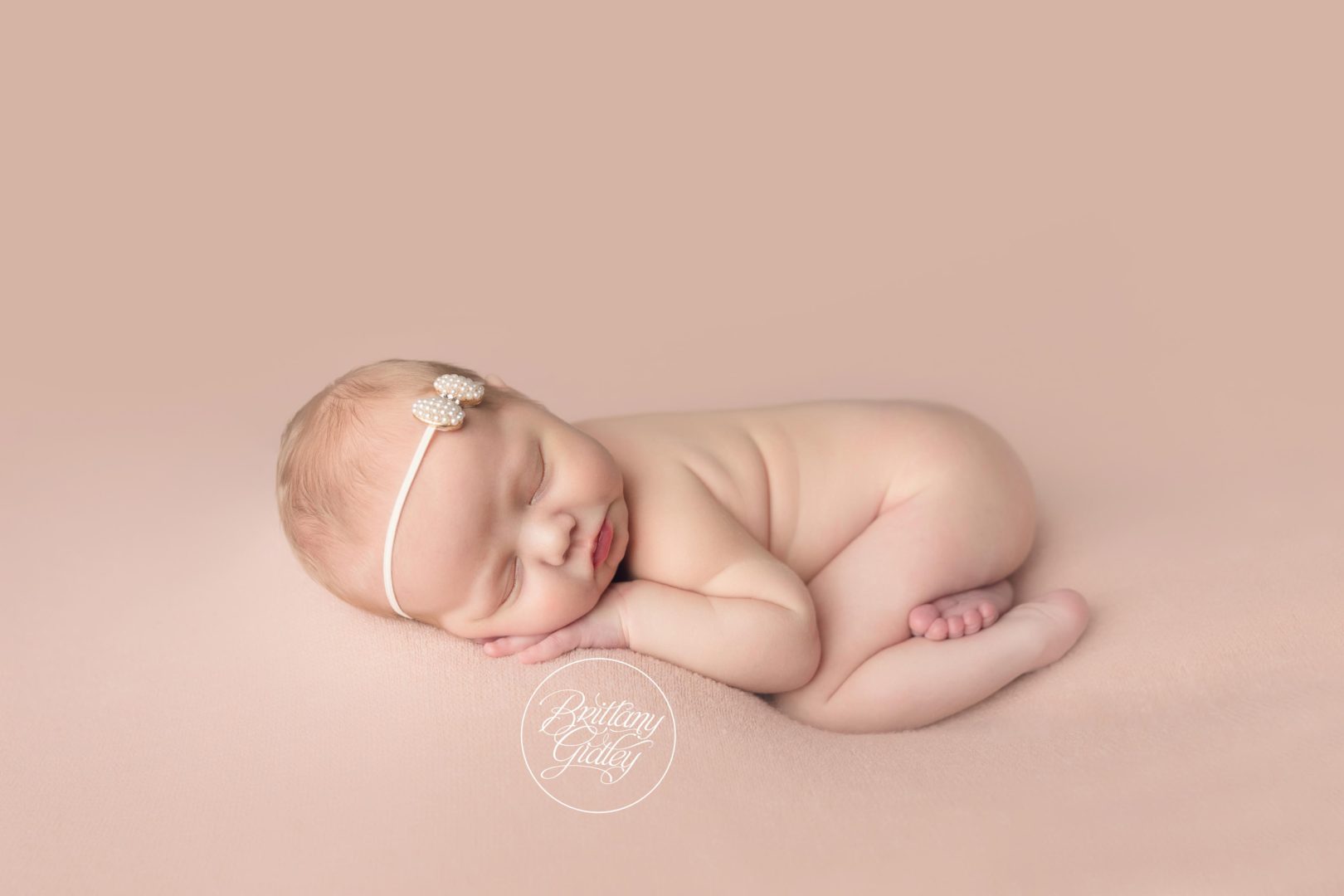 Newborn Baby & Family Photography studio in Cleveland Ohio and available for travel worldwide.