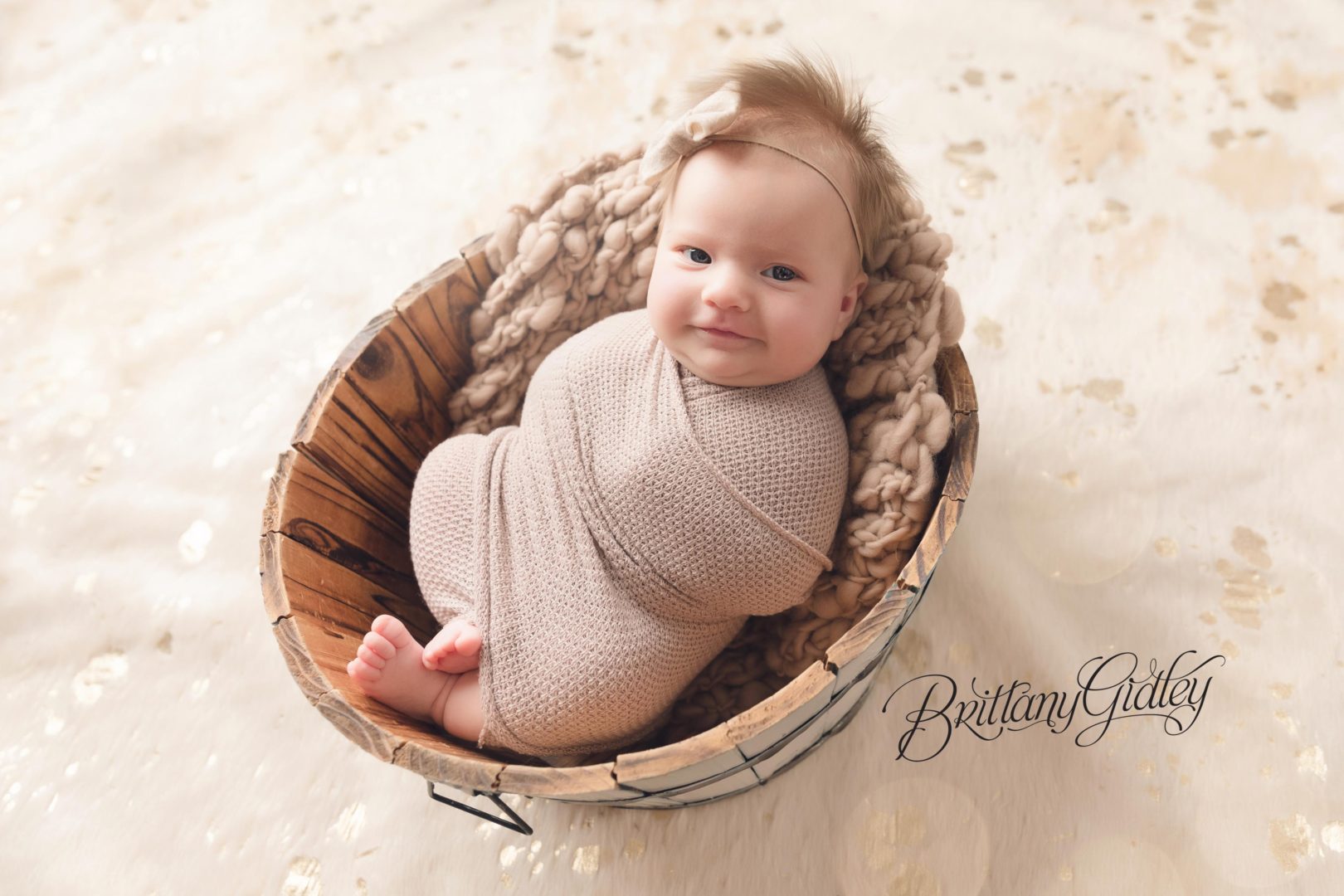 6 Week Old Baby Photo Session | Introducing Harper