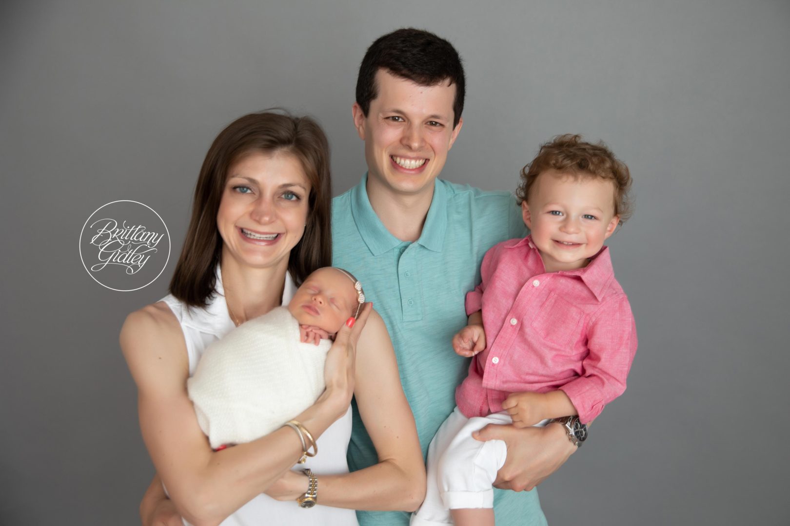 Family Newborn Photography | Baby Photos with Entire Family