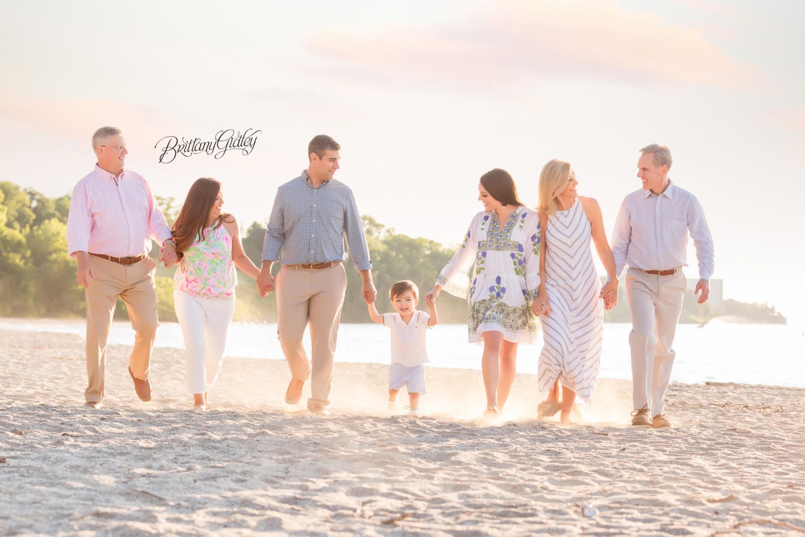 Extended Family Photography at Edgewater Beach in Cleveland Ohio