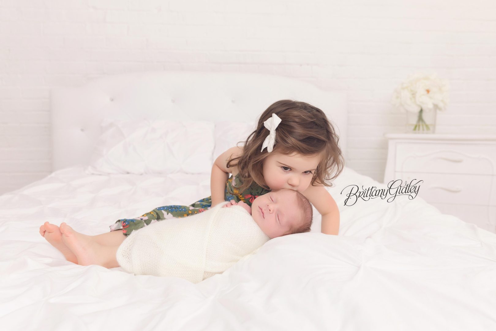 Baby Photography in Cleveland Ohio | Newborn and Sibling