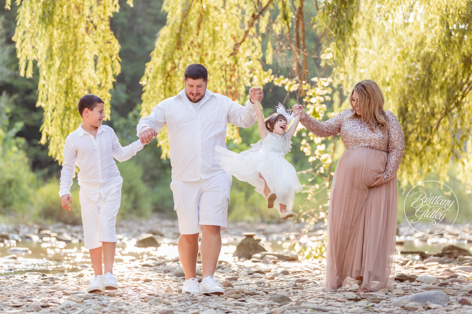 Family Photo Shoot With Pregnant Mother