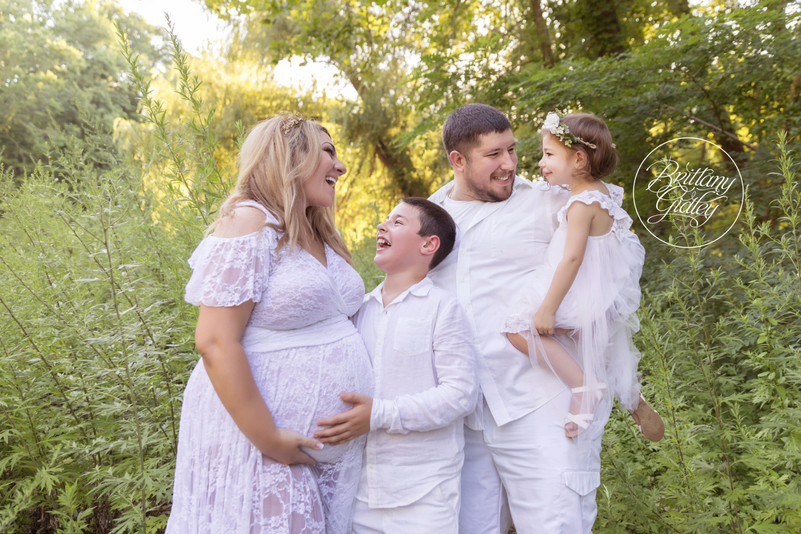 Family Photo Shoot With Pregnancy