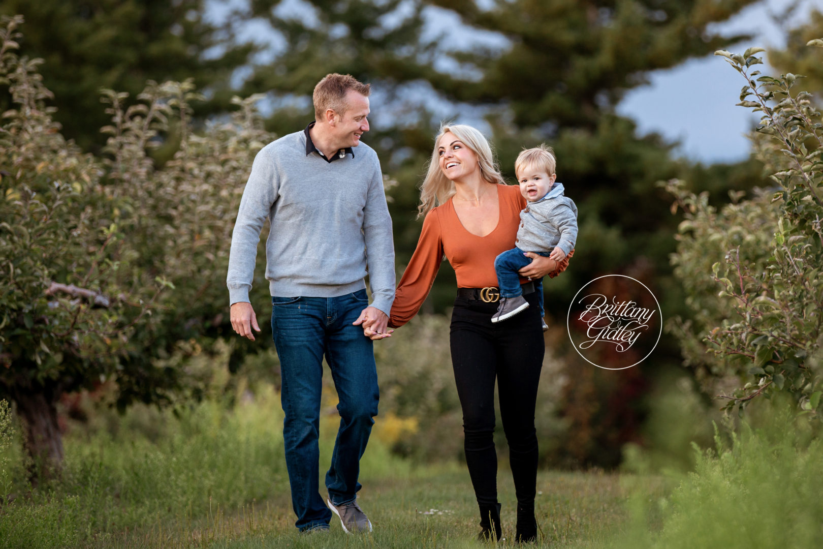 Fall Baby Photo Shoot With Family